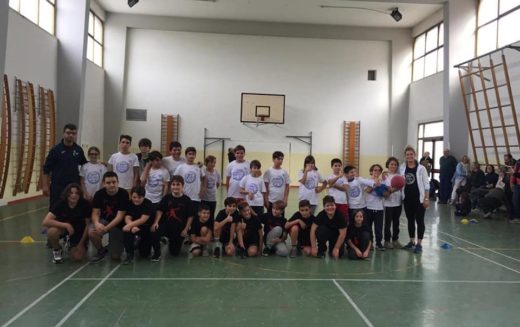 Più di 100 bambini alla festa di Natale del Coni tra partite di Dodgeball, hockey, castelli da costruire e percorsi ad ostacoli